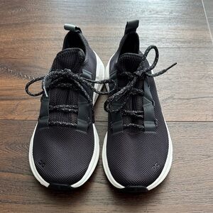 On Running Cloudeasy Men's Black and White Sneakers. No Box
